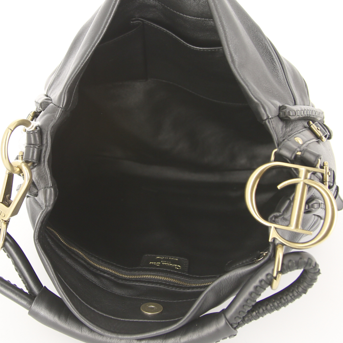 Bolso para llevar al hombro Dior en cuero negro - Detail D2