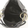 Bolso para llevar al hombro Dior en cuero negro - Detail D2 thumbnail