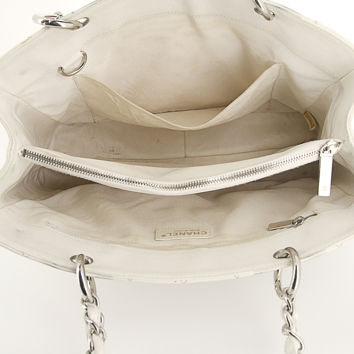 Chanel Grand Shopping shopping bag in white quilted grained leather - Detail D2