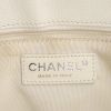 Sac cabas Chanel Grand Shopping en cuir grainé matelassé blanc - Detail D3 thumbnail