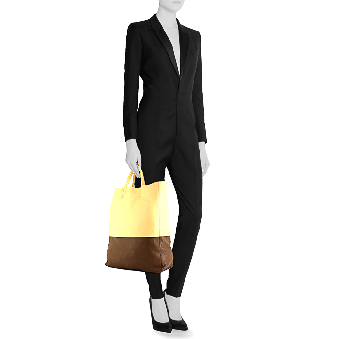 Celine Cabas Vertical shopping bag in vanilla yellow and brown leather - Detail D1