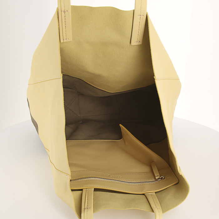 Celine Cabas Vertical shopping bag in vanilla yellow and brown leather - Detail D2