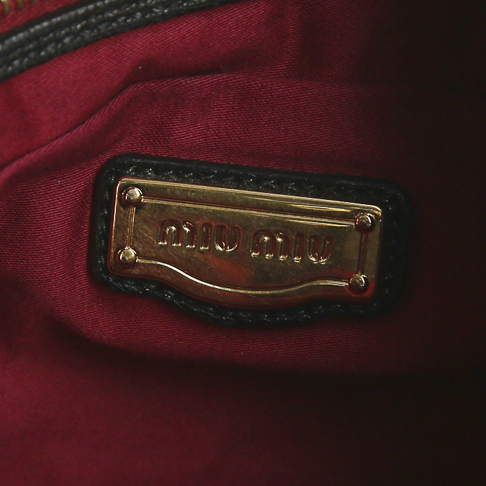 Sac Miu Miu Matelassé en cuir matelassé noir - Detail D4