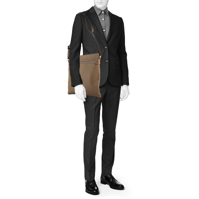 Sac bandoulière Louis Vuitton Sacha en cuir taiga taupe - Detail D1