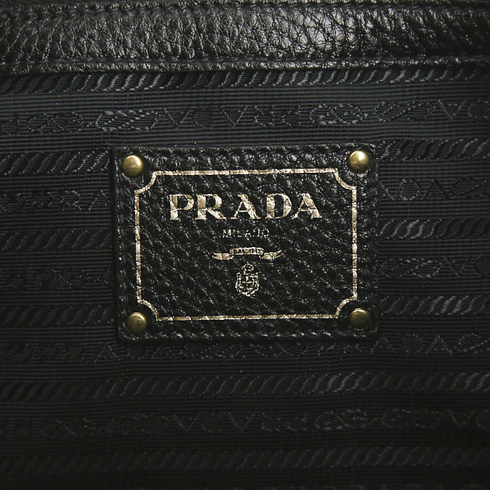 Bolso Cabás Prada en cuero granulado negro - Detail D3