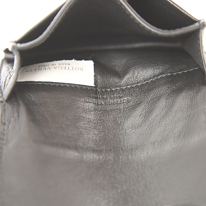 Billetera Bottega Veneta en cuero intrecciato negro - Detail D3