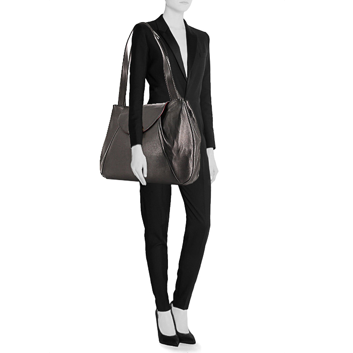 Cartier Panthère large model handbag in black leather - Detail D1