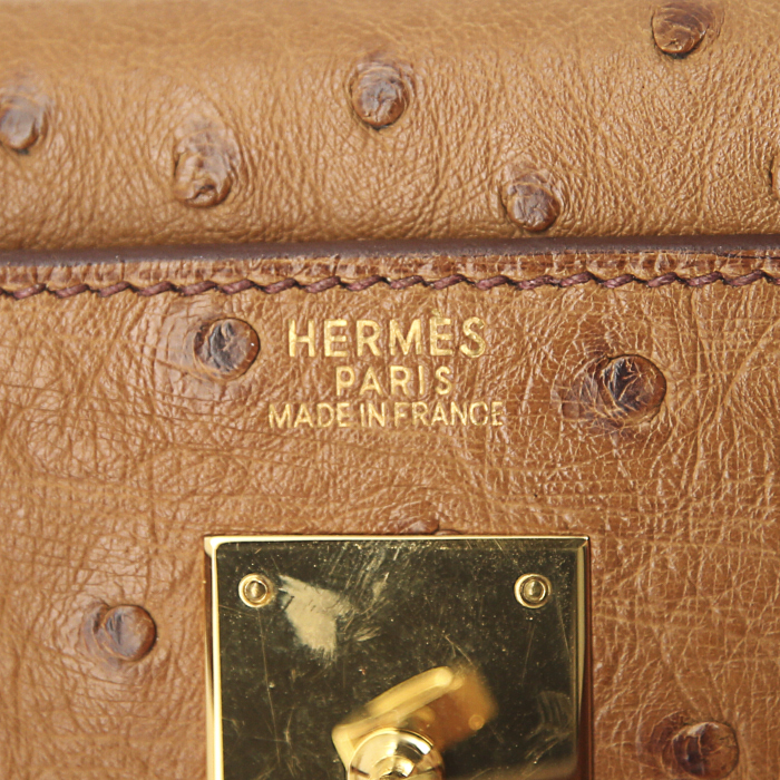 Sac à main Hermes Kelly 32 cm en autruche gold - Detail D4