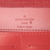 Borsa a tracolla Louis Vuitton Pochette accessoires in pelle Epi rossa - Detail D3 thumbnail