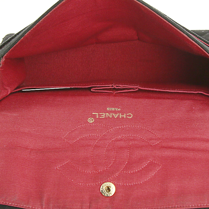 Sac bandoulière Chanel Timeless en toile matelassée noire - Detail D3