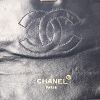 Bolso de mano Chanel Vintage en cuero acolchado azul marino y junco blanco - Detail D4 thumbnail
