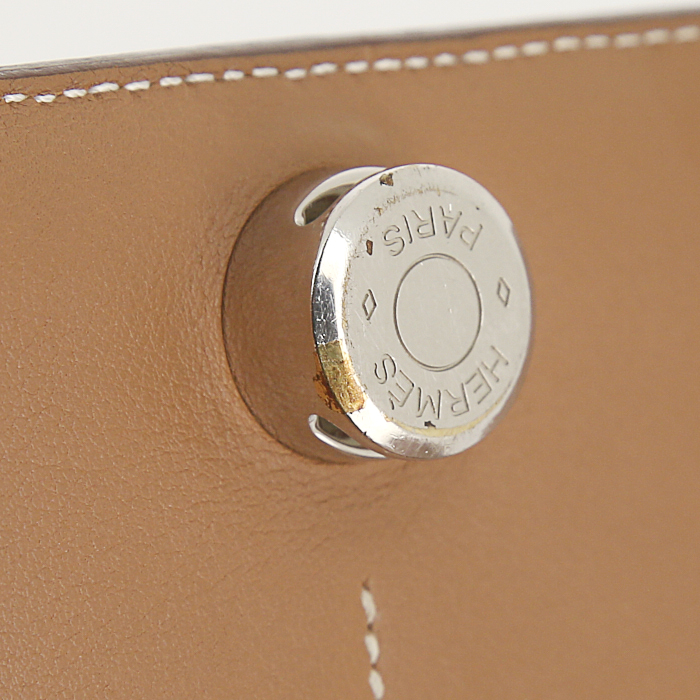Portefeuille Hermes Dogon - Pocket Hand en cuir Swift gold - Detail D4