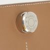Billetera Hermes Dogon - Pocket Hand en cuero swift color oro - Detail D4 thumbnail