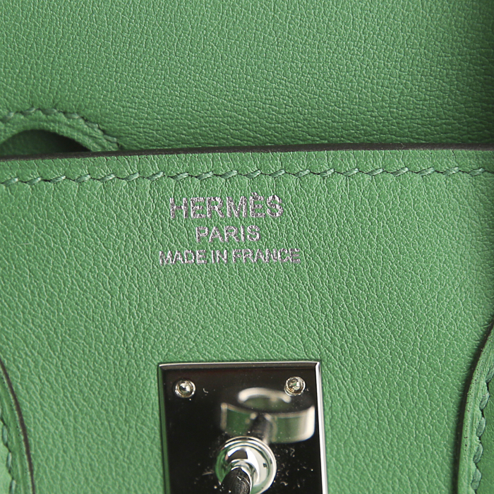 Bolso de mano Hermes Birkin 25 cm en cuero swift verde Bamboo - Detail D3