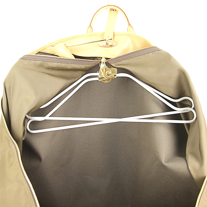 Porta abiti Louis Vuitton in tela monogram marrone e pelle naturale - Detail D4