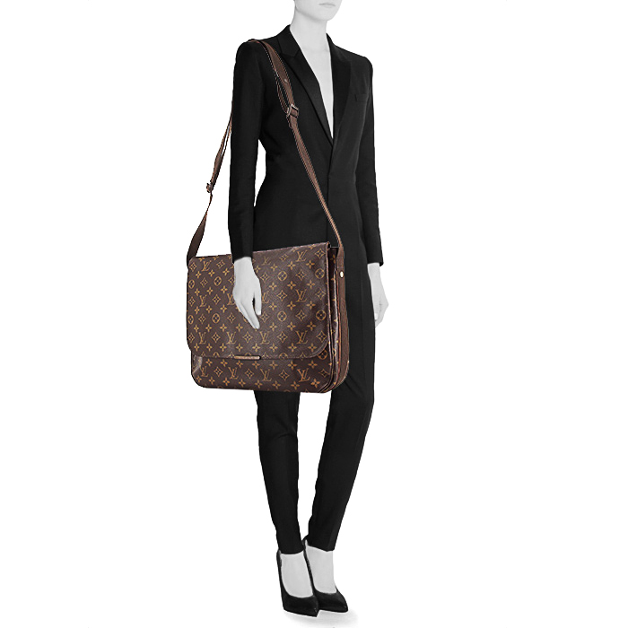 Louis Vuitton District large model shoulder bag in monogram canvas and brown canvas - Detail D1