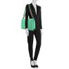 Bolso bandolera Chanel  Boy modelo grande  en cuero acolchado verde - Detail D1 thumbnail