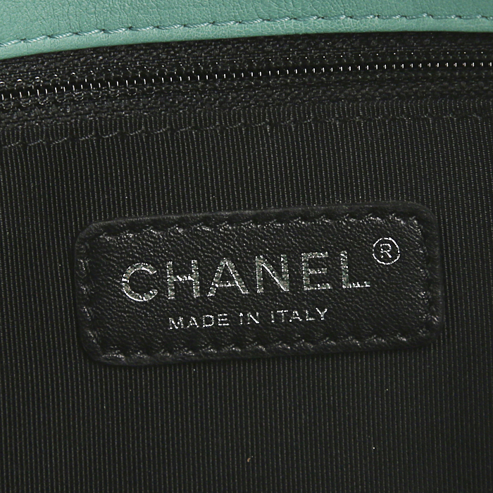 Chanel  Boy large model  shoulder bag  in green quilted leather - Detail D4