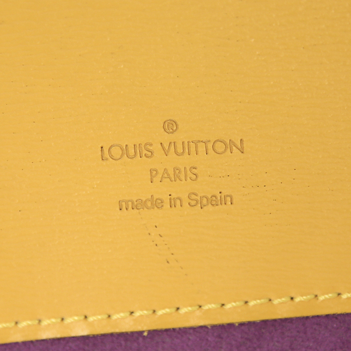 Sac à main Louis Vuitton Cluny en cuir épi jaune - Detail D3