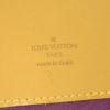 Bolso de mano Louis Vuitton Cluny en cuero Epi amarillo - Detail D3 thumbnail