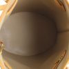 Sac cabas Louis Vuitton Bucket en cuir vernis monogram beige écru et cuir naturel - Detail D2 thumbnail