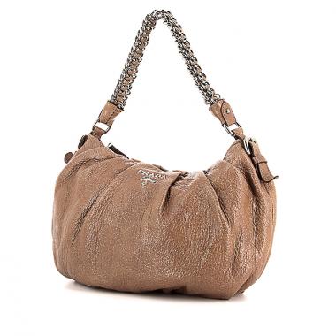 Bolso de mano Prada en cuero granulado marrón