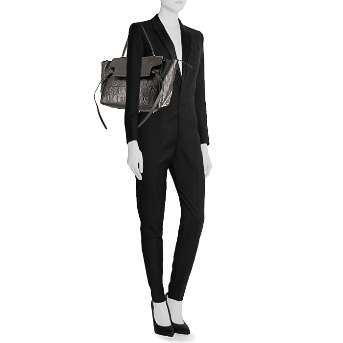 Sac à main Celine Belt moyen modèle en cuir noir - Detail D1
