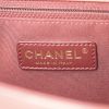 Bolso bandolera Chanel Boy en cuero rojo - Detail D4 thumbnail