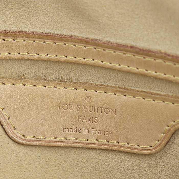 Sac à main Louis Vuitton Retiro en toile monogram et cuir naturel - Detail D4