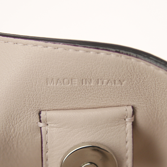 Sac à main Dior Diorissimo grand modèle en cuir tricolore vert-d'eau jaune vanille et rose-poudre - Detail D5