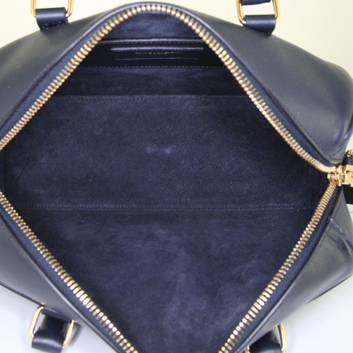 Bolso bandolera Saint Laurent Baby Duffle modelo pequeño en cuero azul oscuro - Detail D3