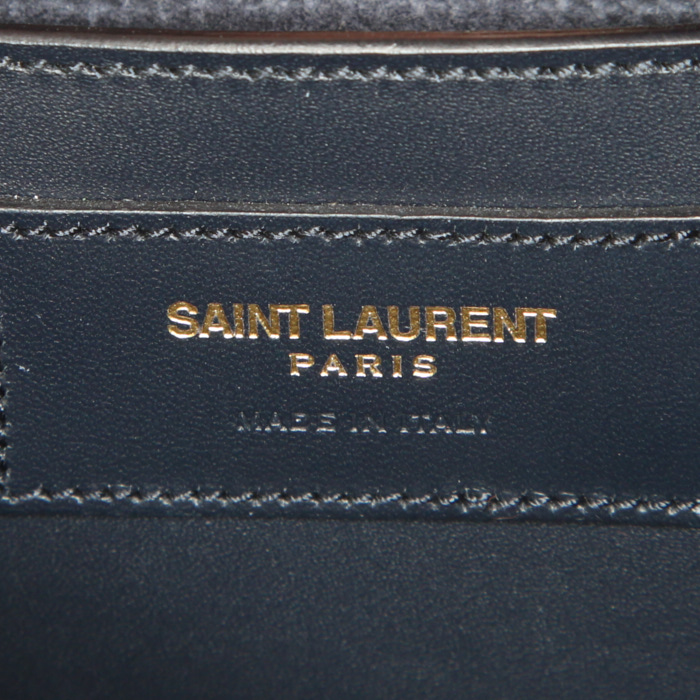 Bolso bandolera Saint Laurent Baby Duffle modelo pequeño en cuero azul oscuro - Detail D4