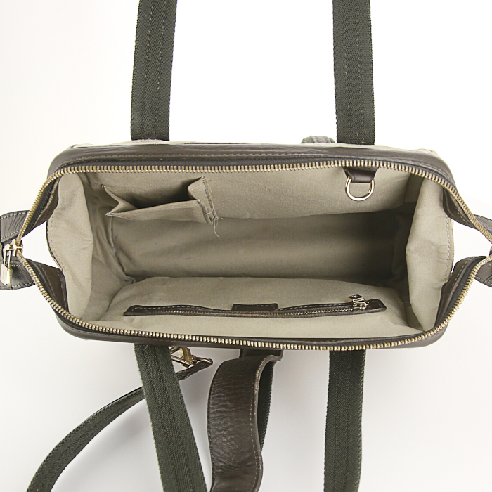 Sac à main Louis Vuitton en toile monogram gris-vert et cuir marron-foncé - Detail D3