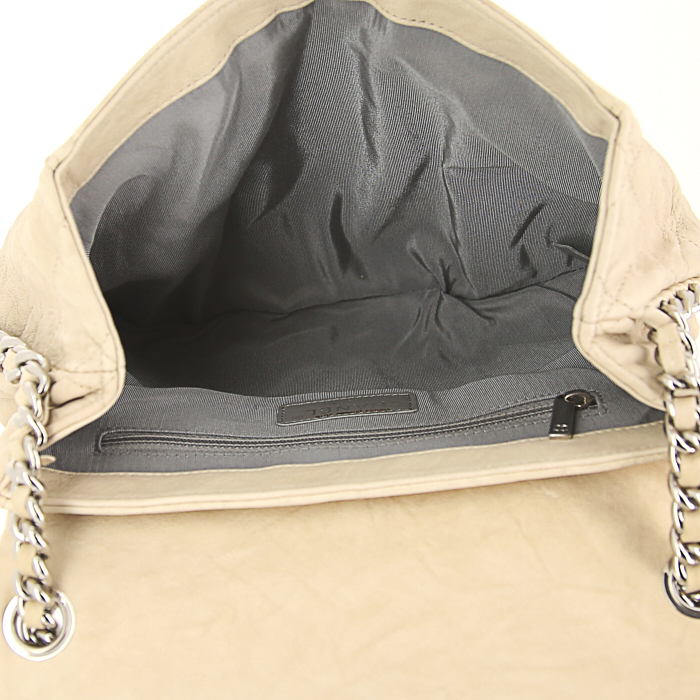 Chanel Petit Shopping shoulder bag in beige quilted leather - Detail D2