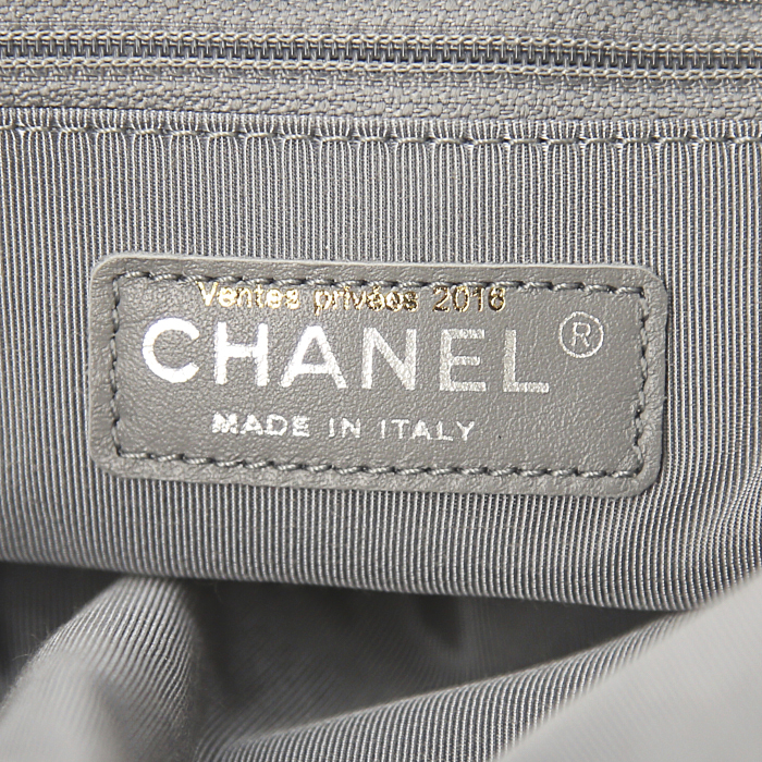 Borsa a tracolla Chanel Petit Shopping in pelle trapuntata beige - Detail D3