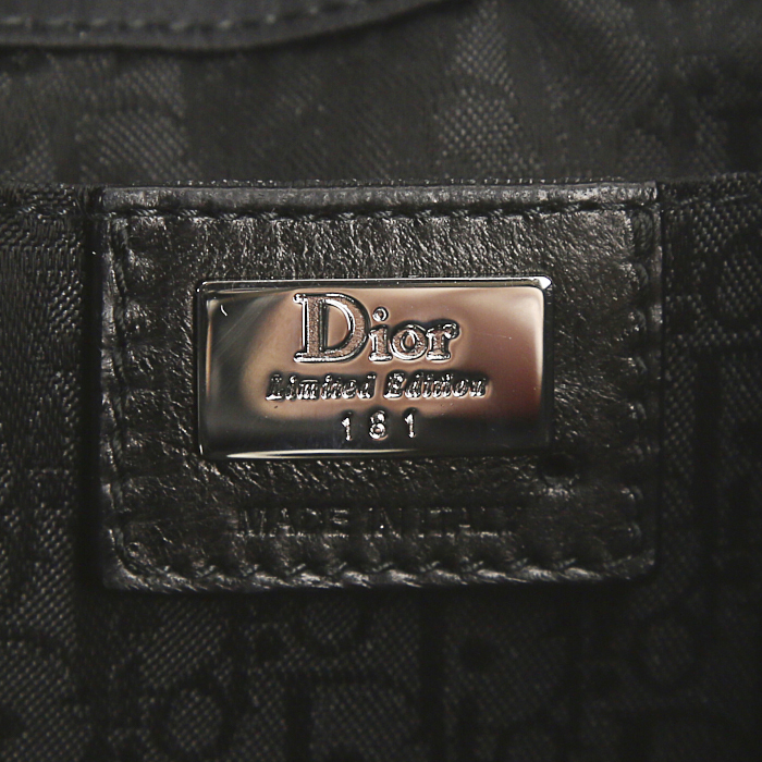 Bolso para llevar al hombro Dior modelo pequeño en satén negro y piedras de fantasía - Detail D3