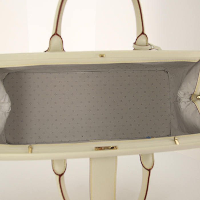 Sac à main Louis Vuitton L'Ingénieux grand modèle en cuir suhali blanc-cassé - Detail D2