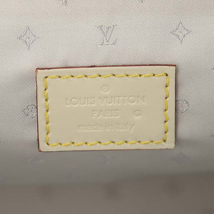 Sac à main Louis Vuitton L'Ingénieux grand modèle en cuir suhali blanc-cassé - Detail D3