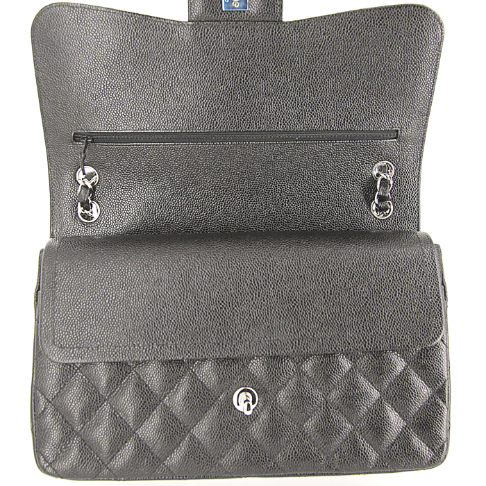Bolso de mano Chanel Timeless jumbo en cuero granulado acolchado negro - Detail D5
