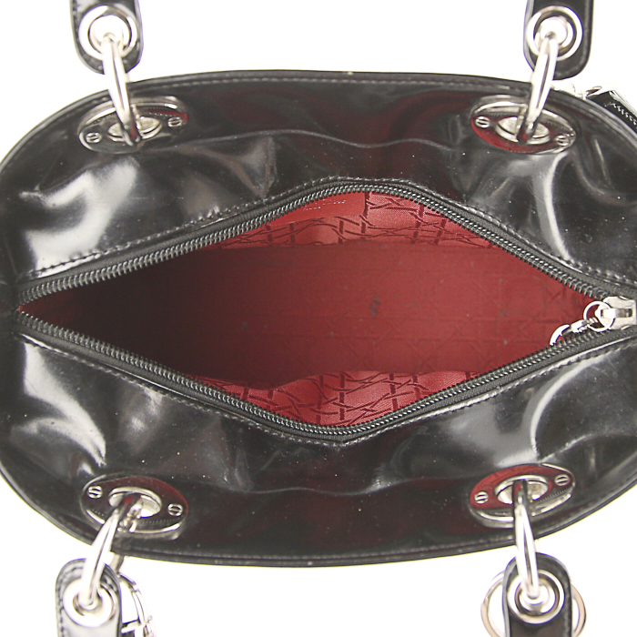 Dior Lady Dior medium model handbag in black patent leather - Detail D3