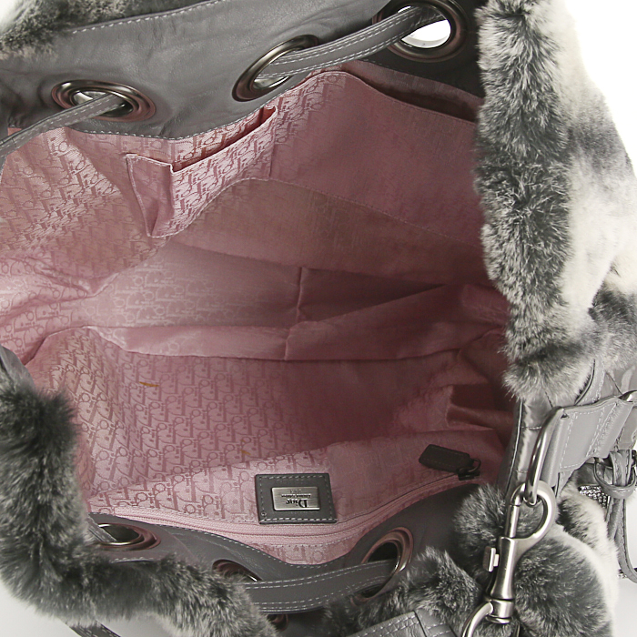 Dior Shopping handbag in grey, white and black furr and grey leather - Detail D2