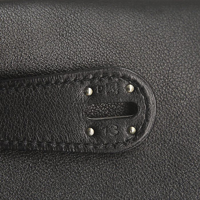 Hermes Lindy shoulder bag in black Swift leather - Detail D4