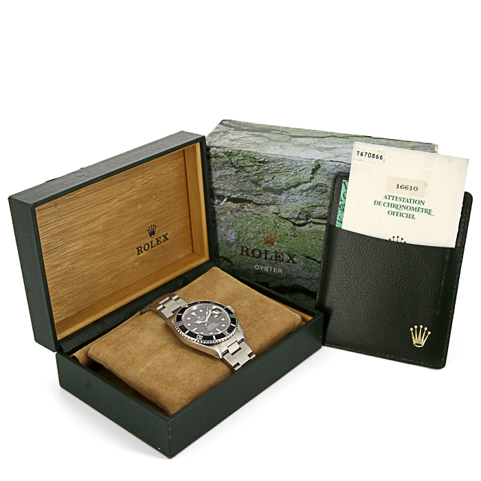 Montre Rolex Submariner Date ref 16610 en acier Vers  1996 - Detail D2