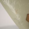 Sac à main Louis Vuitton Houston en cuir vernis monogram blanc-cassé et cuir naturel - Detail D5 thumbnail