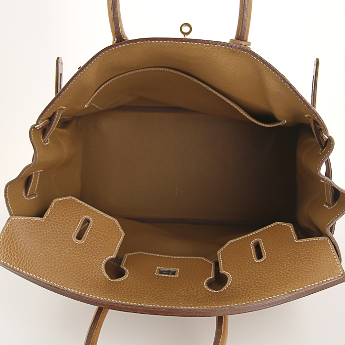 Bolso de mano Hermès Haut à Courroies en cuero Fjord color oro - Detail D2