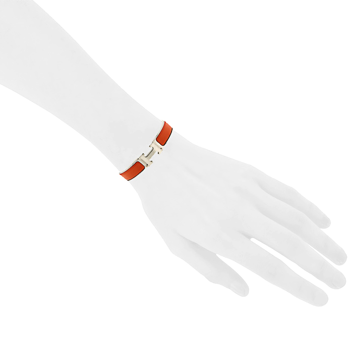 Brazalete Hermes Clic Clac modelo pequeño en paladio y esmalte naranja - Detail D1