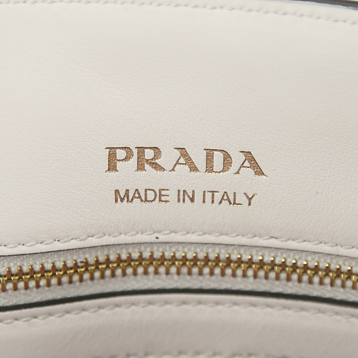 Prada Bibliothèque shoulder bag in white and pink leather saffiano - Detail D4