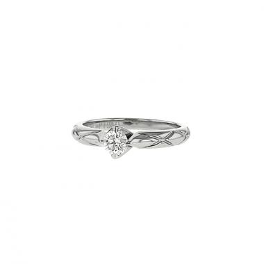 Chanel Matelassé solitaire ring in platinium and diamond of 0,20 carat