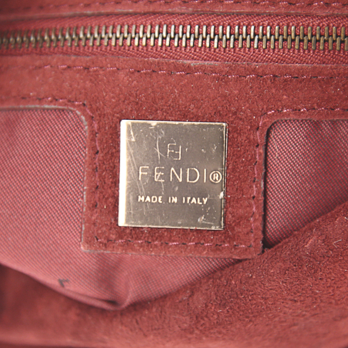 Sac à main Fendi Baguette en daim rouge - Detail D3
