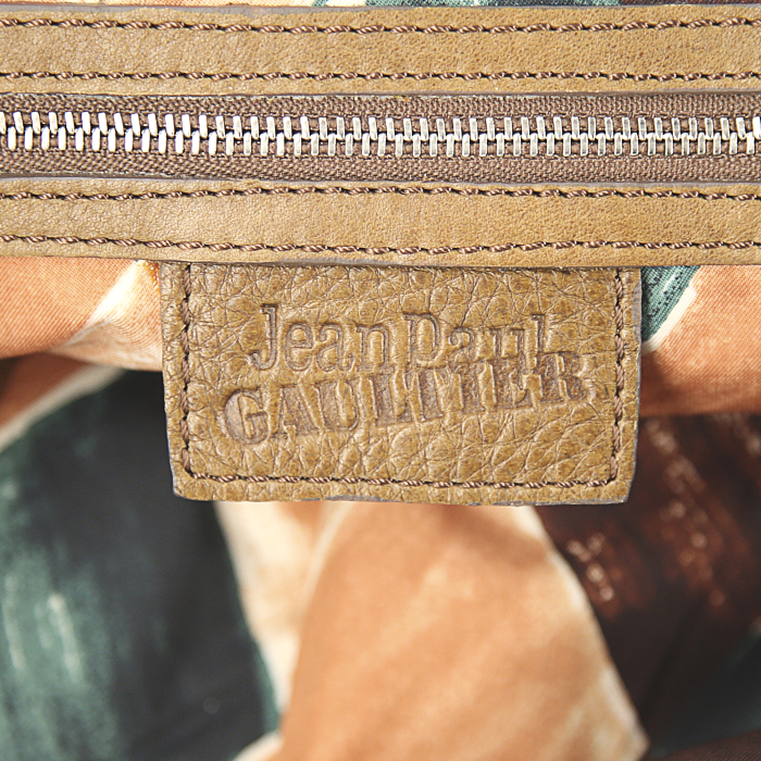 Jean Paul Gaultier Trenchcoat handbag in brown grained leather - Detail D3